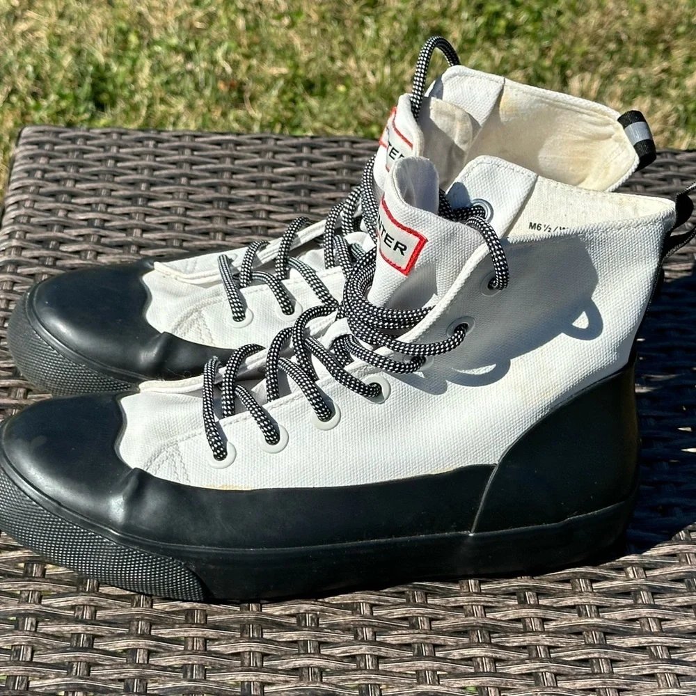 Hunter Lace-Up Canvas Sneakers - Unisex Size 6.5M/8.5W